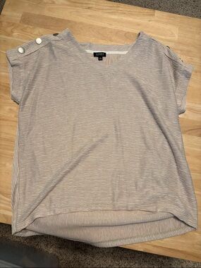 Jones New York Cream Short Sleeve V-Neck Tunic with Shoulder Buttons